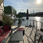 Waterside Living - Hausboot Linz