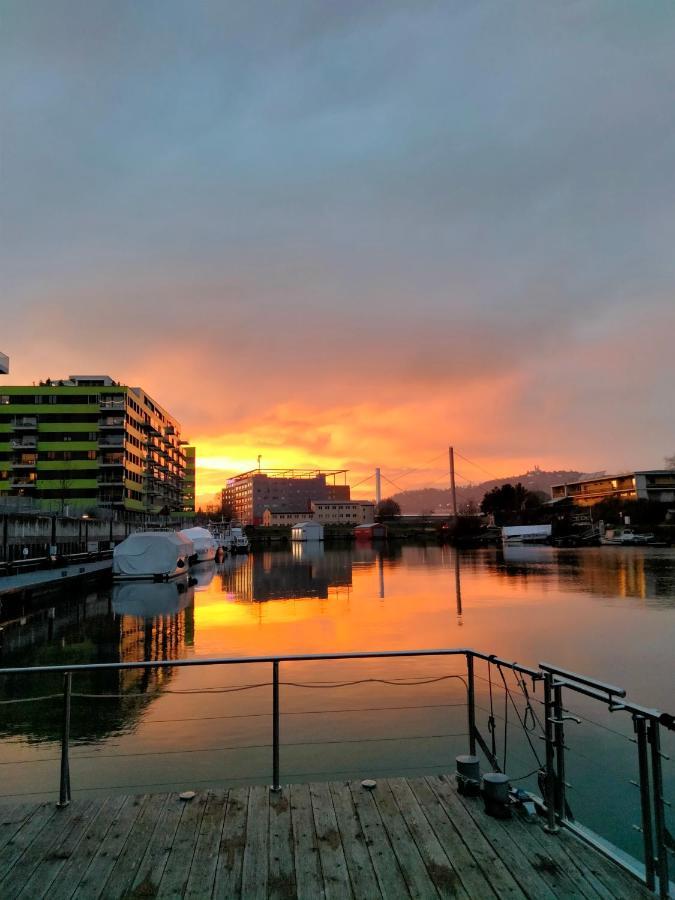 Waterside Living - Hausboot Hotel en barco
